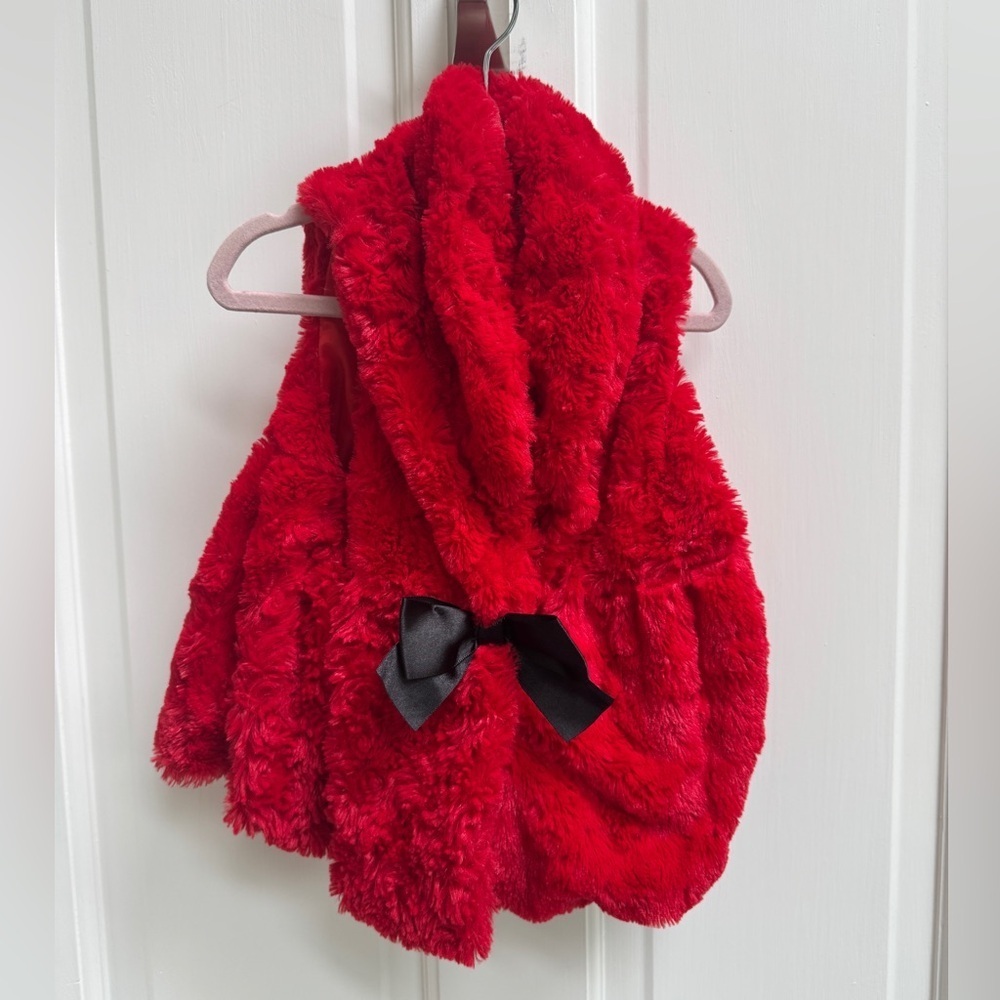 NWOT Wonderkids 3T Girls Red and Black Faux Fur Formal Sleeveless Vest